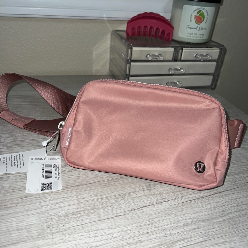 lululemon everywhere belt bag